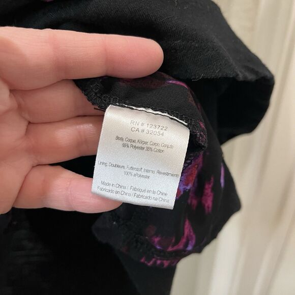 A Common Thread Black Pink Floral Embroidered Split Neck Short Sleeve Top Size M - Picture 6 of 10